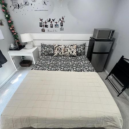 Private, Secure, Immaculate & Cozy Room Brampton Esterno foto