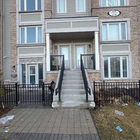 Private, Secure, Immaculate & Cozy Room Brampton Esterno foto